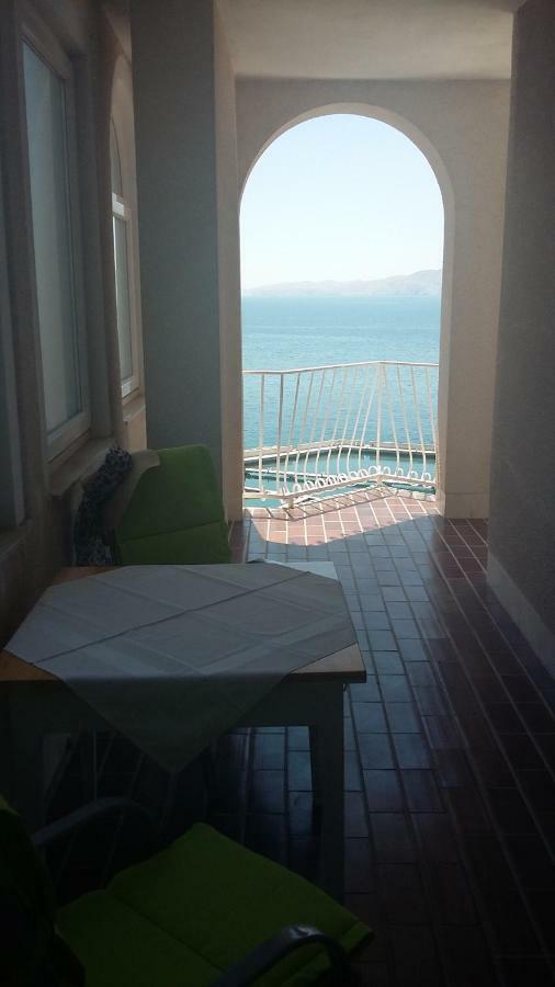 Die Appartements Glavas,Eckwohnunge Fuer 2 Personen Novi Vinodolski Exterior photo